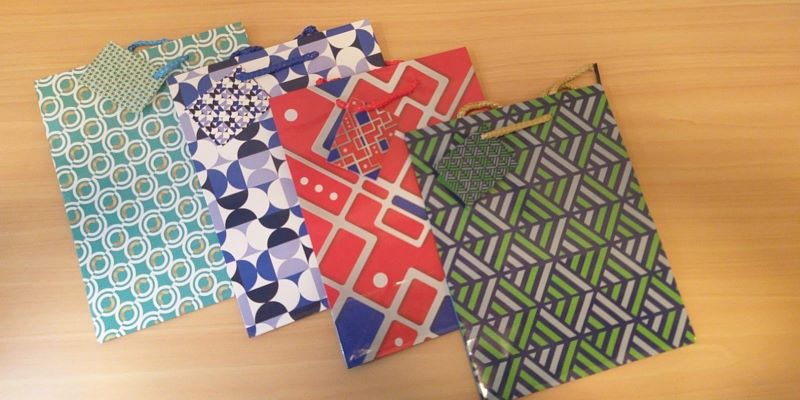 BOLSAS DE REGALO DISEÑOS GEOMETRICOS - 23CM X 18CMS - 13-481 - Imagen 3
